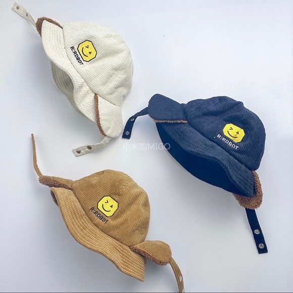 Smiling face hats - Picture 1 of 4